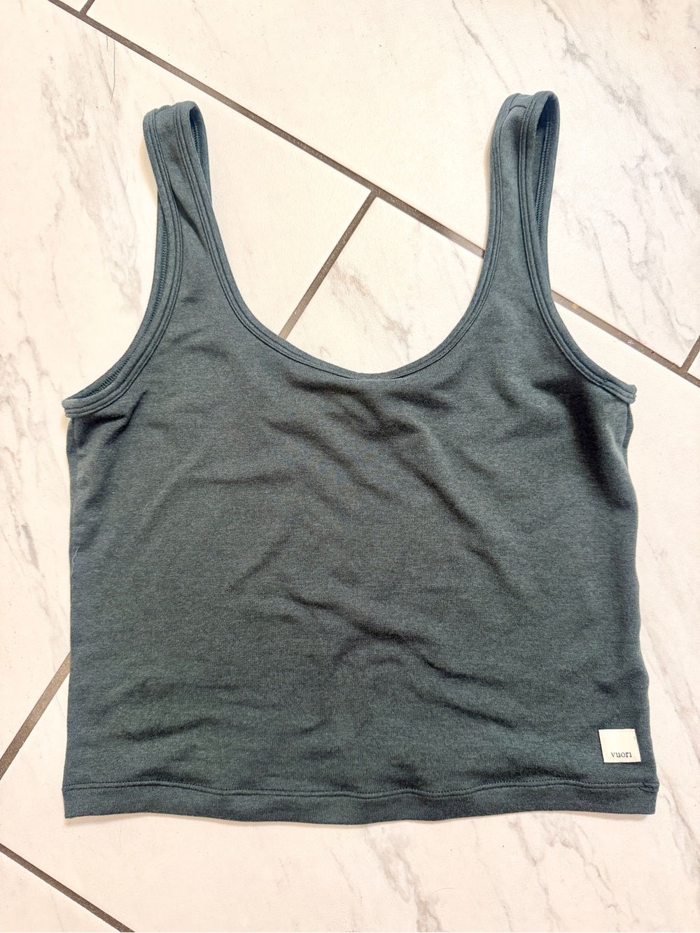 Vuori Tank Crop Top in Slate Teal